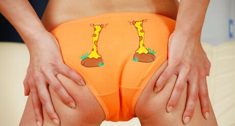 Luscious brunette young Fiva in hot undies showing her butt and puting a toy in her pussy 